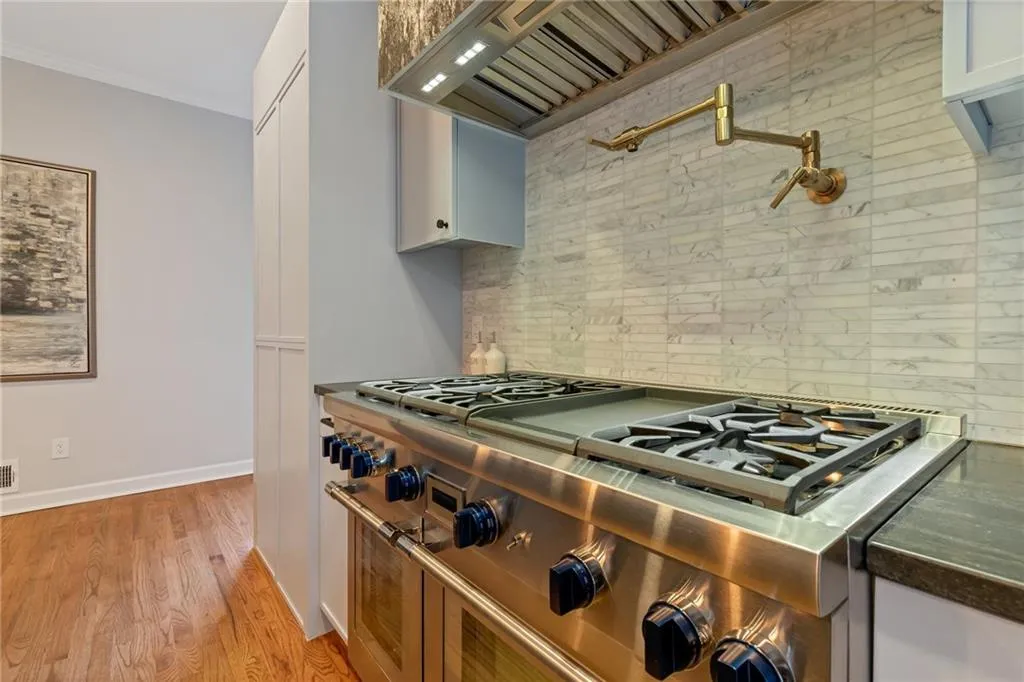 5330 N Powers Ferry Road N, Atlanta, Georgia 30327, 5 Bedrooms Bedrooms, ,5 BathroomsBathrooms,Residential,Sold,5330 N Powers Ferry Road N,7513577