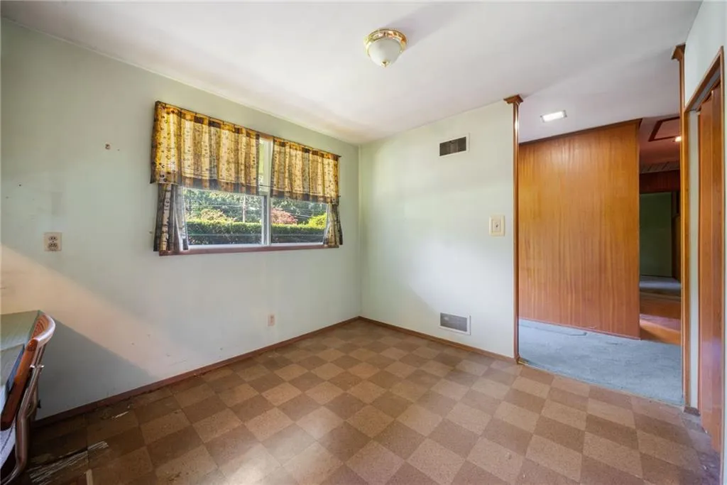 Empty room featuring tile patterned floors