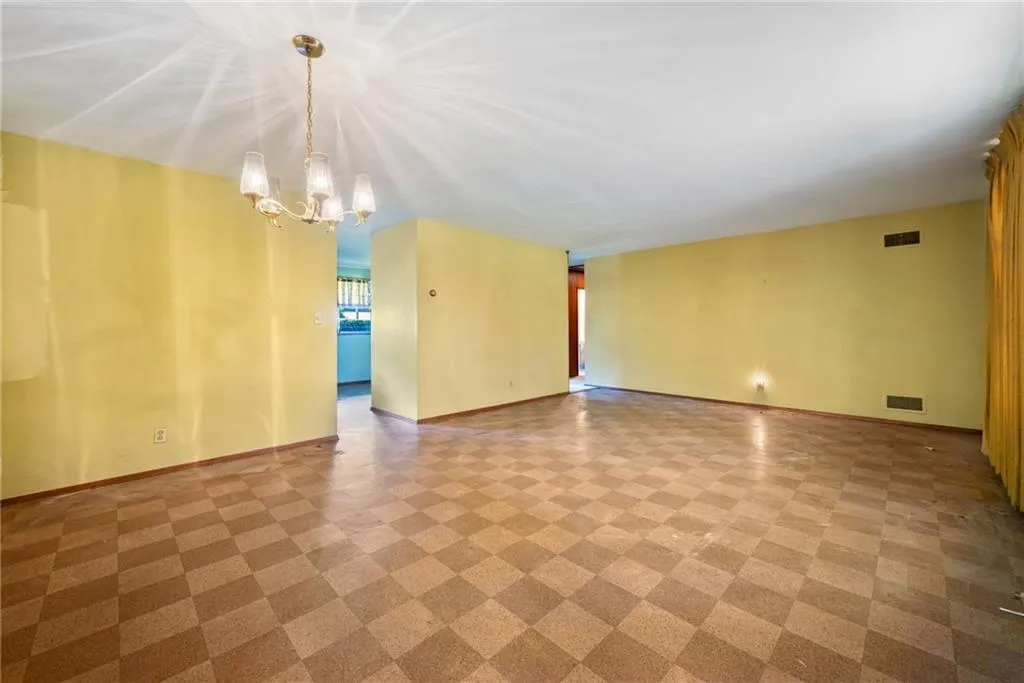 1148 Lynmoor Drive Ne, Brookhaven, Georgia 30319, 3 Bedrooms Bedrooms, ,2 BathroomsBathrooms,Residential,For Sale,1148 Lynmoor Drive Ne,7615021