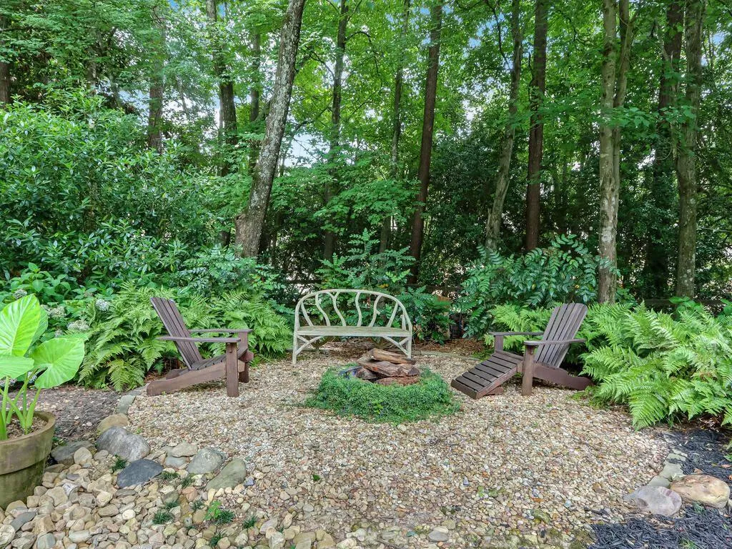 1825 Redbourne Drive, Atlanta, Georgia 30350, 4 Bedrooms Bedrooms, ,3 BathroomsBathrooms,Residential,Sold,1825 Redbourne Drive,6911955