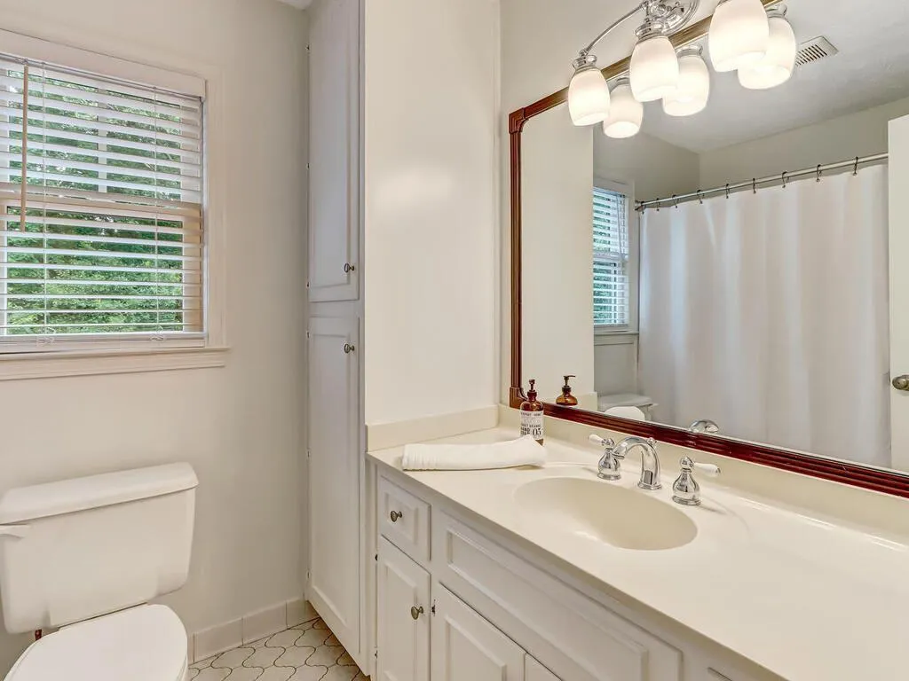1825 Redbourne Drive, Atlanta, Georgia 30350, 4 Bedrooms Bedrooms, ,3 BathroomsBathrooms,Residential,Sold,1825 Redbourne Drive,6911955
