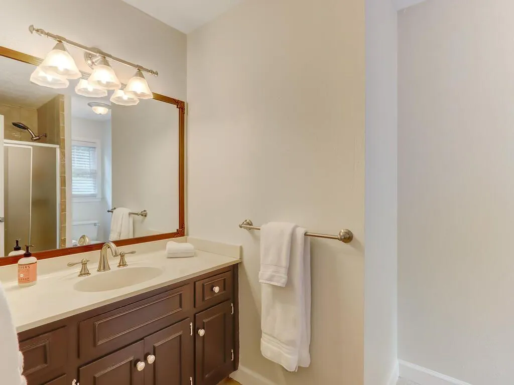 1825 Redbourne Drive, Atlanta, Georgia 30350, 4 Bedrooms Bedrooms, ,3 BathroomsBathrooms,Residential,Sold,1825 Redbourne Drive,6911955