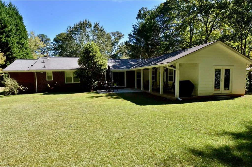 6830 Sunny Brook Lane, Sandy Springs, Georgia 30328, 4 Bedrooms Bedrooms, ,3 BathroomsBathrooms,Residential,Sold,6830 Sunny Brook Lane,5763716