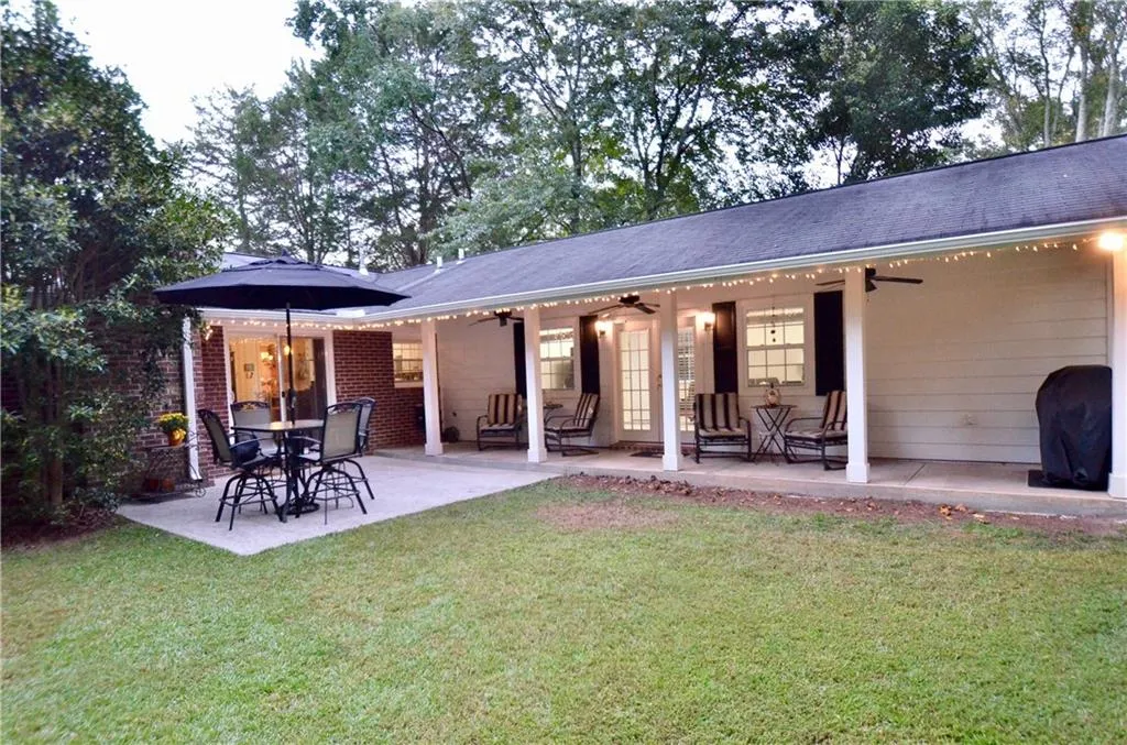 6830 Sunny Brook Lane, Sandy Springs, Georgia 30328, 4 Bedrooms Bedrooms, ,3 BathroomsBathrooms,Residential,Sold,6830 Sunny Brook Lane,5763716