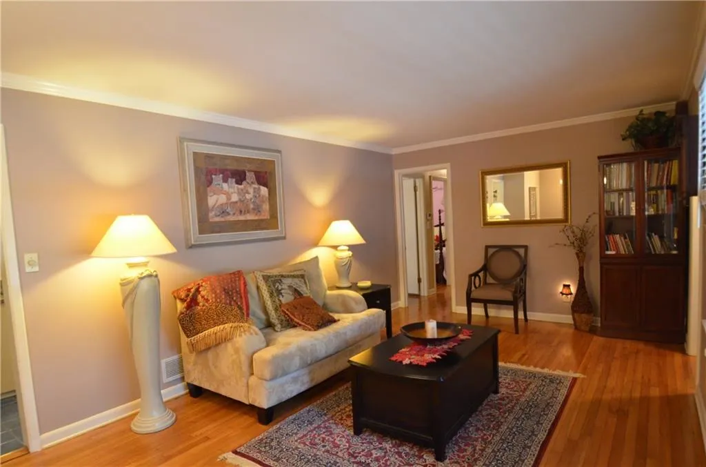 6830 Sunny Brook Lane, Sandy Springs, Georgia 30328, 4 Bedrooms Bedrooms, ,3 BathroomsBathrooms,Residential,Sold,6830 Sunny Brook Lane,5763716