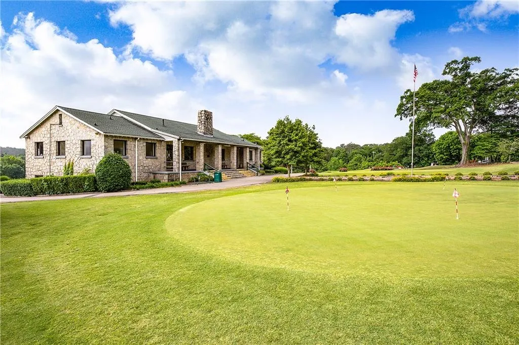 388 Londonberry Road, Sandy Springs, Georgia 30327, 6 Bedrooms Bedrooms, ,7 BathroomsBathrooms,Residential,For Sale,388 Londonberry Road,7625387