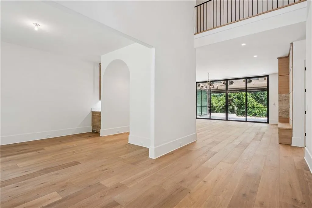 388 Londonberry Road, Sandy Springs, Georgia 30327, 6 Bedrooms Bedrooms, ,7 BathroomsBathrooms,Residential,For Sale,388 Londonberry Road,7625387