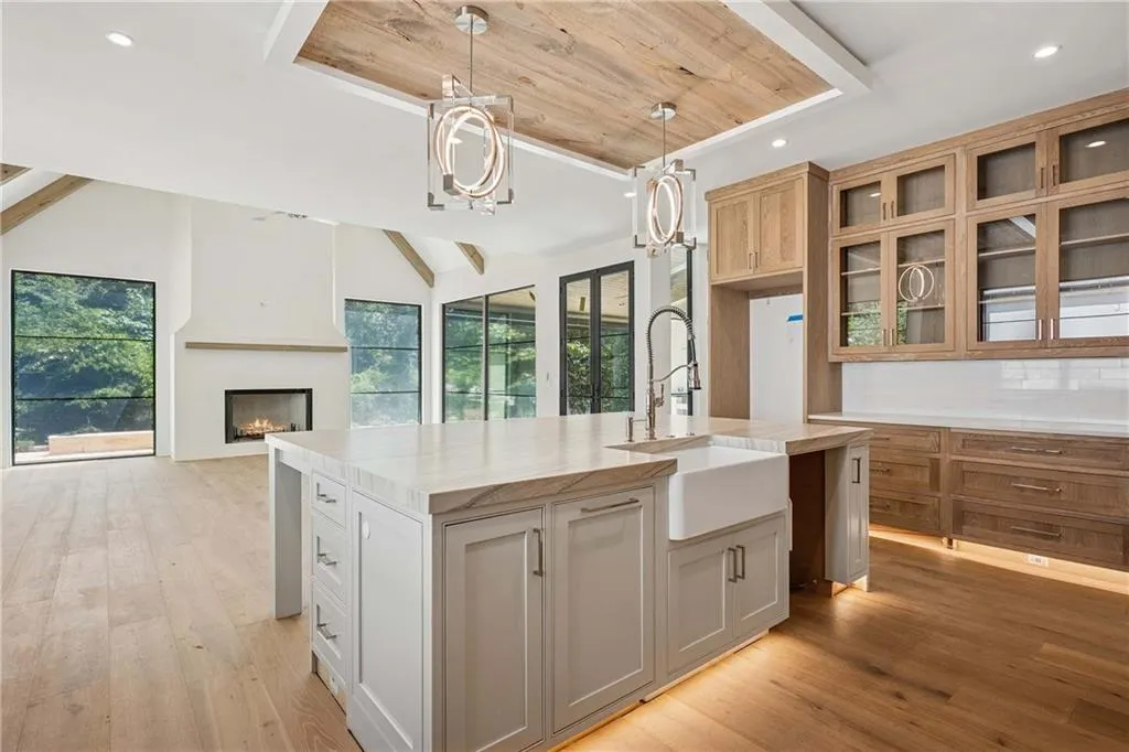388 Londonberry Road, Sandy Springs, Georgia 30327, 6 Bedrooms Bedrooms, ,7 BathroomsBathrooms,Residential,For Sale,388 Londonberry Road,7625387