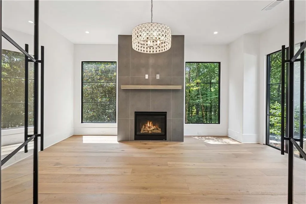 388 Londonberry Road, Sandy Springs, Georgia 30327, 6 Bedrooms Bedrooms, ,7 BathroomsBathrooms,Residential,For Sale,388 Londonberry Road,7625387