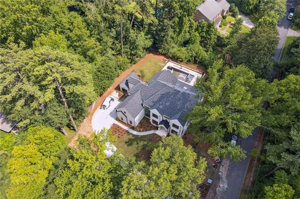 388 Londonberry Road, Sandy Springs, Georgia 30327, 6 Bedrooms Bedrooms, ,7 BathroomsBathrooms,Residential,For Sale,388 Londonberry Road,7625387