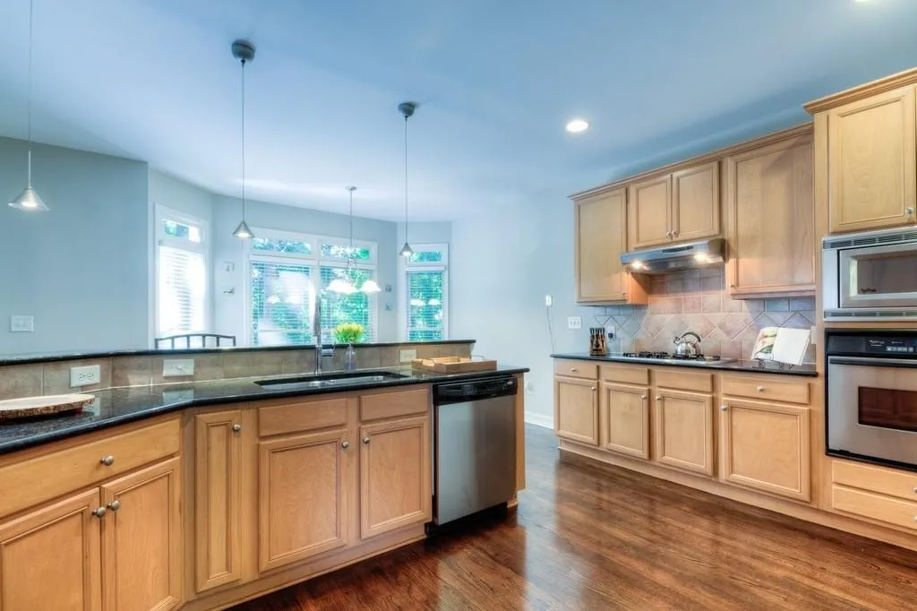 7275 Village Creek Trace, Atlanta, Georgia 30328, 4 Bedrooms Bedrooms, ,3 BathroomsBathrooms,Residential,Sold,7275 Village Creek Trace,6554806