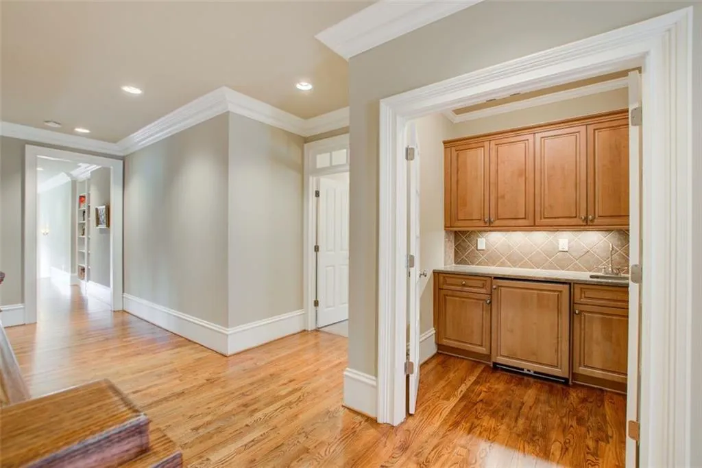 860 Glengate Place, Sandy Springs, Georgia 30328, 6 Bedrooms Bedrooms, ,6 BathroomsBathrooms,Residential,Sold,860 Glengate Place,7260045