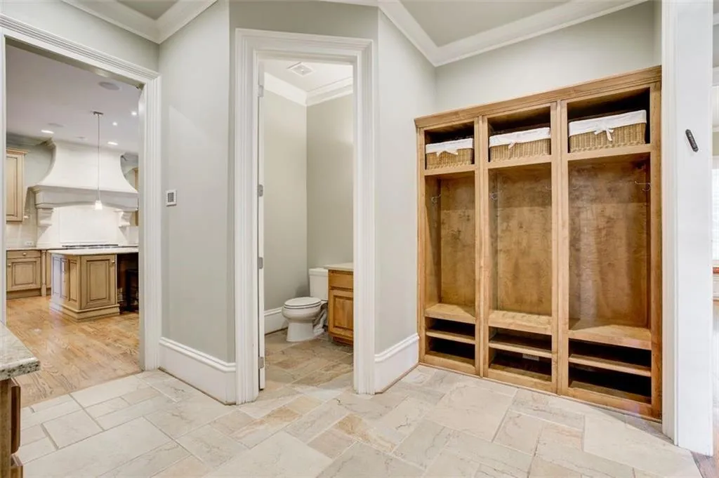 860 Glengate Place, Sandy Springs, Georgia 30328, 6 Bedrooms Bedrooms, ,6 BathroomsBathrooms,Residential,Sold,860 Glengate Place,7260045