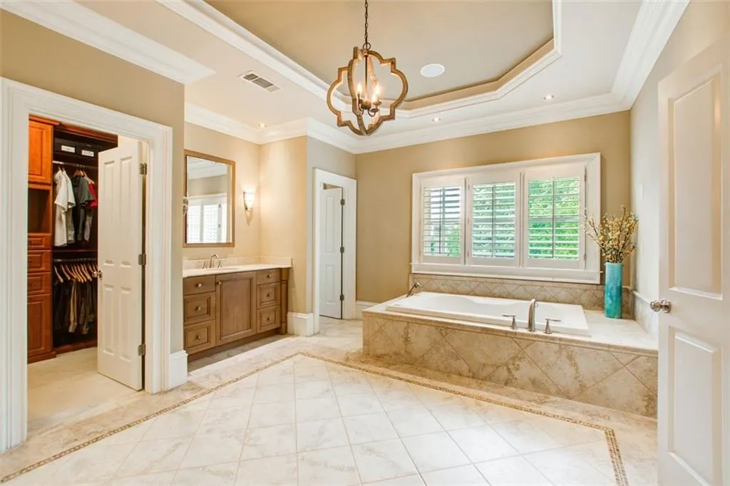 860 Glengate Place, Sandy Springs, Georgia 30328, 6 Bedrooms Bedrooms, ,6 BathroomsBathrooms,Residential,Sold,860 Glengate Place,7260045