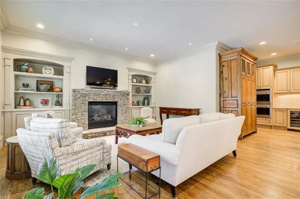 860 Glengate Place, Sandy Springs, Georgia 30328, 6 Bedrooms Bedrooms, ,6 BathroomsBathrooms,Residential,Sold,860 Glengate Place,7260045