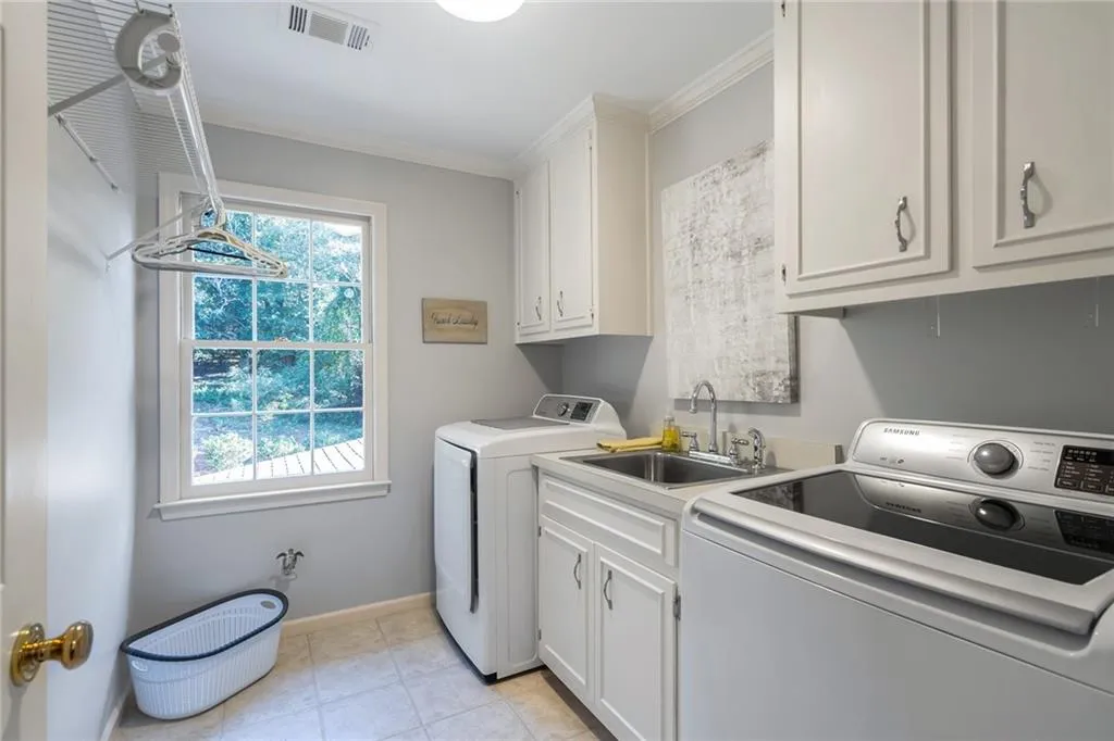 450 Tavern Circle, Atlanta, Georgia 30350, 5 Bedrooms Bedrooms, ,4 BathroomsBathrooms,Residential,Sold,450 Tavern Circle,6798831