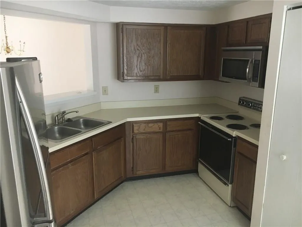 53 Dunwoody Springs Drive, Atlanta, Georgia 30328, 2 Bedrooms Bedrooms, ,2 BathroomsBathrooms,Residential,Sold,53 Dunwoody Springs Drive,6007422