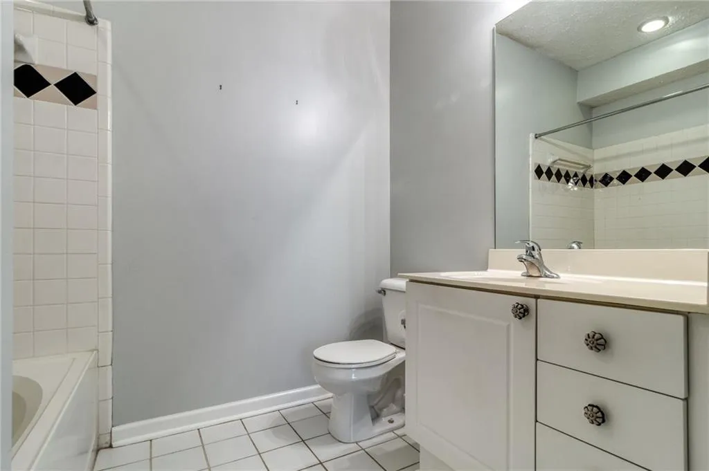 5559 Glenridge Drive Unit 2401, Atlanta, Georgia 30342, 2 Bedrooms Bedrooms, ,1 BathroomBathrooms,Residential,Sold,5559 Glenridge Drive Unit 2401,6684477