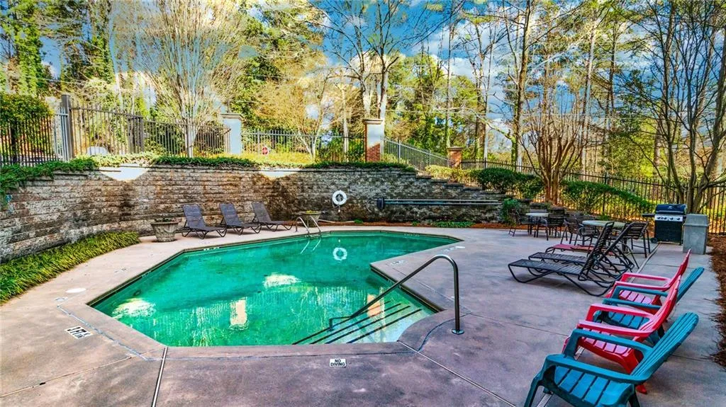 5559 Glenridge Drive Unit 2401, Atlanta, Georgia 30342, 2 Bedrooms Bedrooms, ,1 BathroomBathrooms,Residential,Sold,5559 Glenridge Drive Unit 2401,6684477