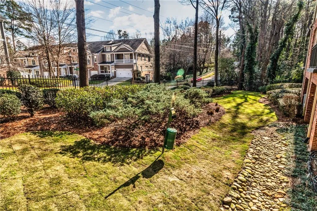 5559 Glenridge Drive Unit 2401, Atlanta, Georgia 30342, 2 Bedrooms Bedrooms, ,1 BathroomBathrooms,Residential,Sold,5559 Glenridge Drive Unit 2401,6684477
