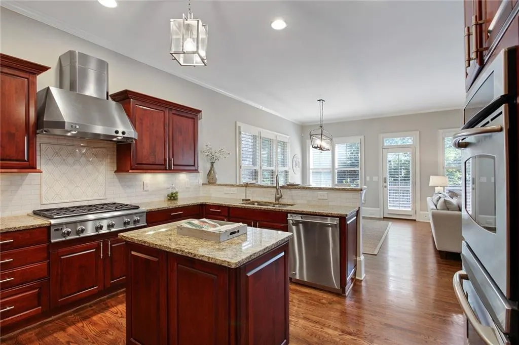 29 Cliftwood Drive Ne, Sandy Springs, Georgia 30328, 5 Bedrooms Bedrooms, ,6 BathroomsBathrooms,Residential,Sold,29 Cliftwood Drive Ne,6944216