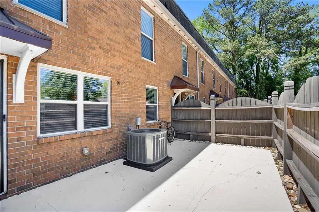 8701 Dunwoody Place Unit F, Sandy Springs, Georgia 30350, 3 Bedrooms Bedrooms, ,2 BathroomsBathrooms,Residential,Sold,8701 Dunwoody Place Unit F,7210269