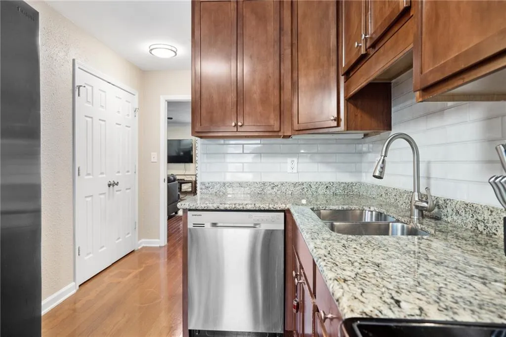 8701 Dunwoody Place Unit F, Sandy Springs, Georgia 30350, 3 Bedrooms Bedrooms, ,2 BathroomsBathrooms,Residential,Sold,8701 Dunwoody Place Unit F,7210269