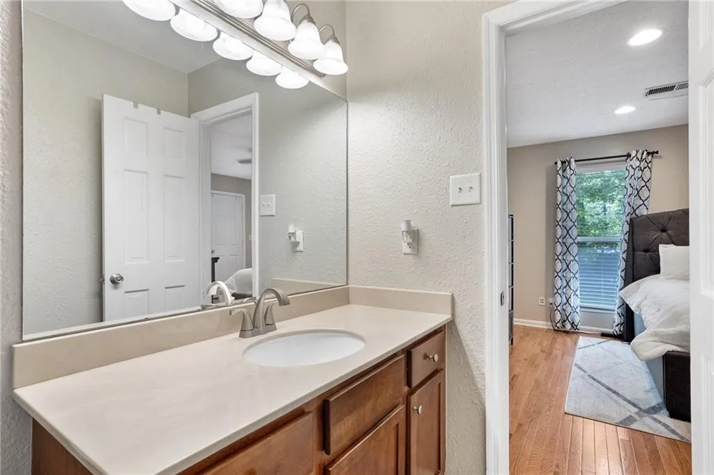 8701 Dunwoody Place Unit F, Sandy Springs, Georgia 30350, 3 Bedrooms Bedrooms, ,2 BathroomsBathrooms,Residential,Sold,8701 Dunwoody Place Unit F,7210269