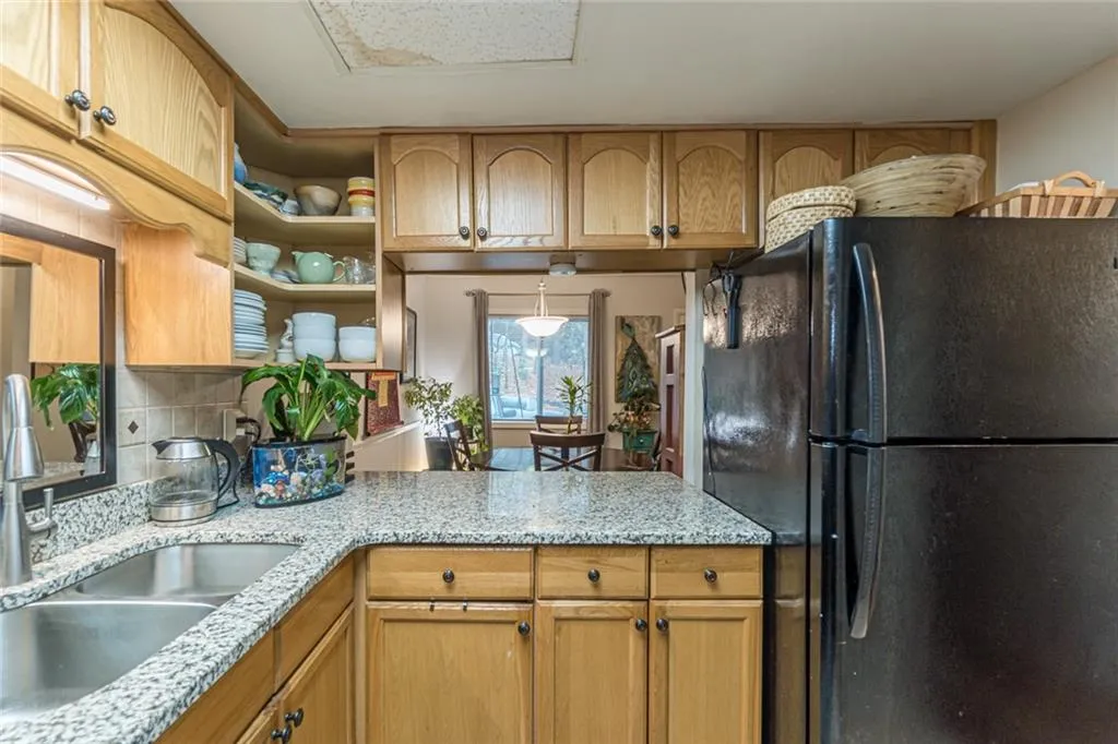 574 Northridge Crossing Drive, Sandy Springs, Georgia 30350, 2 Bedrooms Bedrooms, ,2 BathroomsBathrooms,Residential,Sold,574 Northridge Crossing Drive,6978169