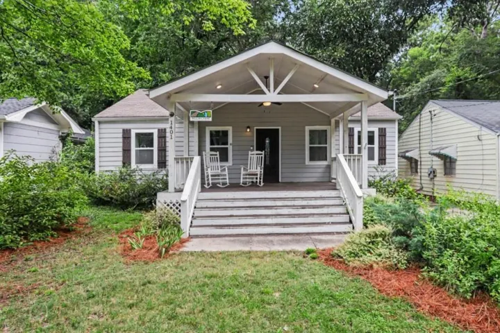 Charming Renovated Ranch in the Heart of Mozley Park!