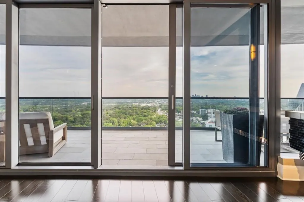 3344 Peachtree Road Ne Unit 3405, Atlanta, Georgia 30326, 2 Bedrooms Bedrooms, ,2 BathroomsBathrooms,Residential,For Sale,3344 Peachtree Road Ne Unit 3405,7588249