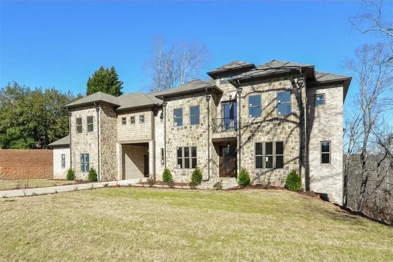 8280 Jett Ferry Road, Sandy Springs, Georgia 30350, 7 Bedrooms Bedrooms, ,5 BathroomsBathrooms,Residential,Sold,8280 Jett Ferry Road,5686534