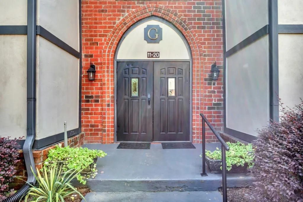 6851 Roswell Road Unit G-20, Sandy Springs, Georgia 30328, 3 Bedrooms Bedrooms, ,2 BathroomsBathrooms,Residential,Sold,6851 Roswell Road Unit G-20,7115893