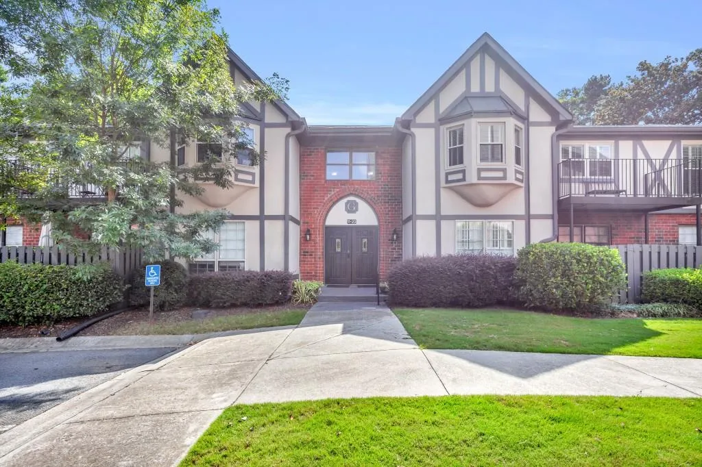 6851 Roswell Road Unit G-20, Sandy Springs, Georgia 30328, 3 Bedrooms Bedrooms, ,2 BathroomsBathrooms,Residential,Sold,6851 Roswell Road Unit G-20,7115893