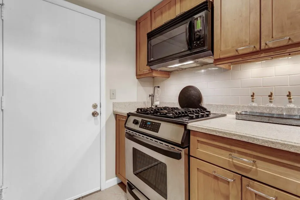 6851 Roswell Road Unit G-20, Sandy Springs, Georgia 30328, 3 Bedrooms Bedrooms, ,2 BathroomsBathrooms,Residential,Sold,6851 Roswell Road Unit G-20,7115893