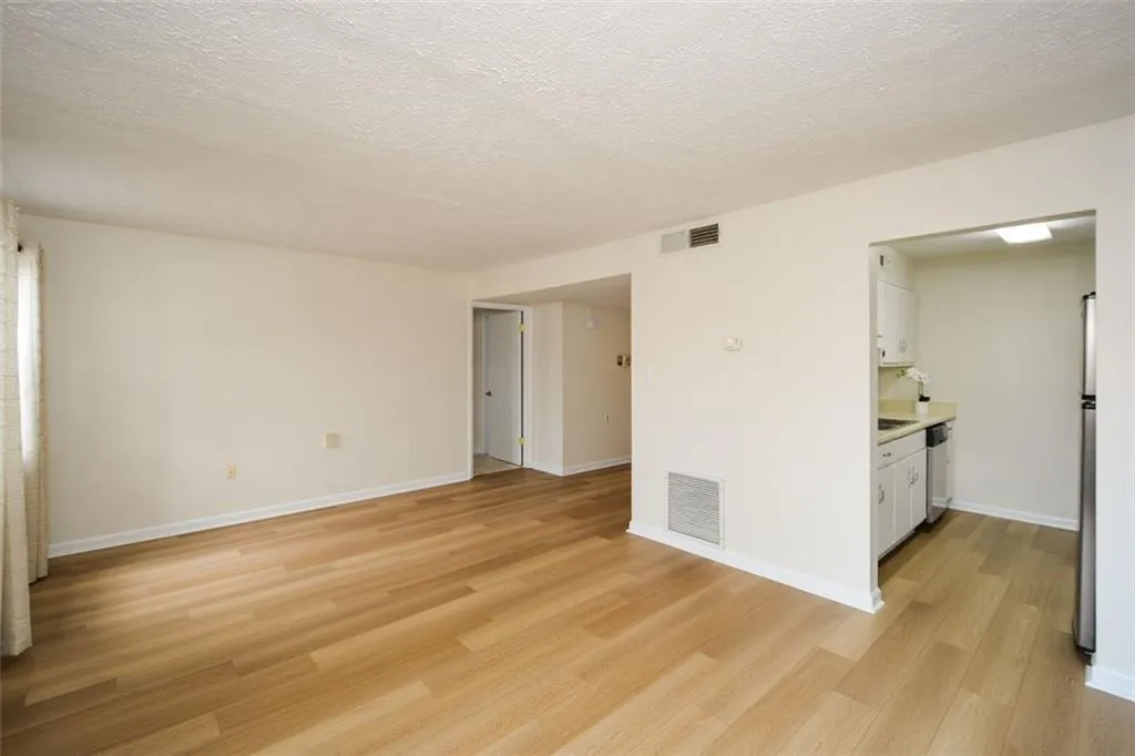 475 Mount Vernon Highway Ne Unit A-102, Sandy Springs, Georgia 30328, 1 Bedroom Bedrooms, ,1 BathroomBathrooms,Residential,For Sale,475 Mount Vernon Highway Ne Unit A-102,7647169