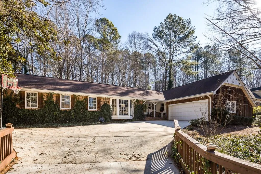 7265 Hunters Branch Drive, Sandy Springs, Georgia 30328, 4 Bedrooms Bedrooms, ,2 BathroomsBathrooms,Residential,Sold,7265 Hunters Branch Drive,5951731
