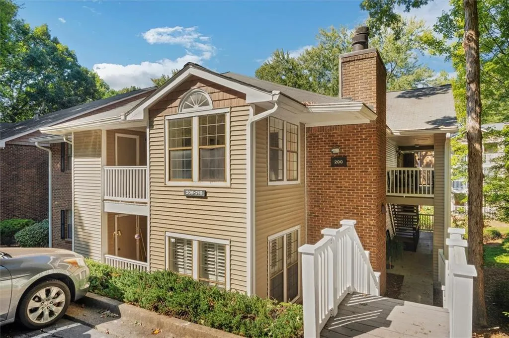 209 Barrington Hills Drive Unit 209, Atlanta, Georgia 30350, 3 Bedrooms Bedrooms, ,2 BathroomsBathrooms,Residential,Sold,209 Barrington Hills Drive Unit 209,7465607