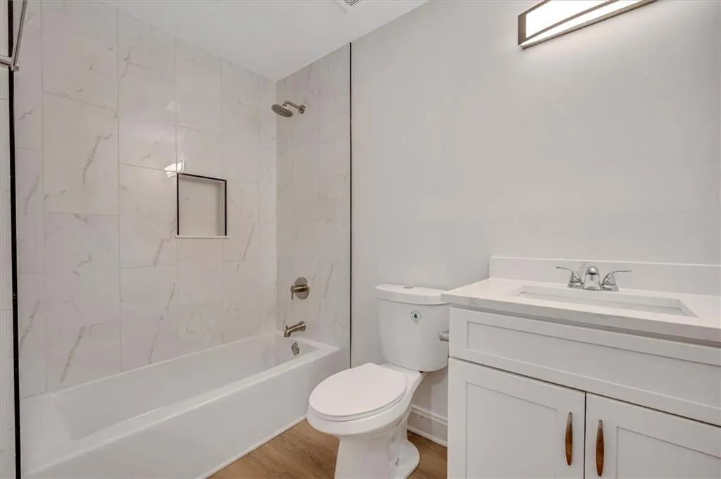 Hall bath with tub/shower combo