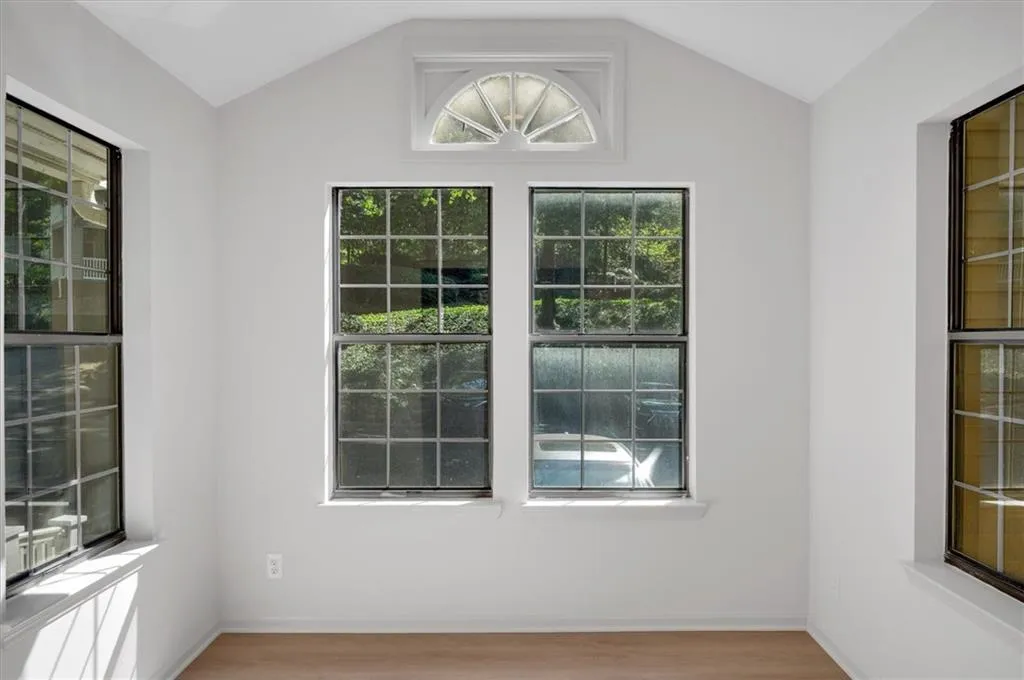209 Barrington Hills Drive Unit 209, Atlanta, Georgia 30350, 3 Bedrooms Bedrooms, ,2 BathroomsBathrooms,Residential,Sold,209 Barrington Hills Drive Unit 209,7465607