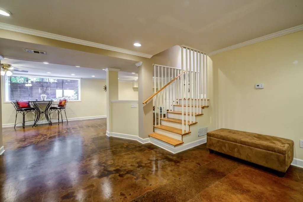 Terrace level landing