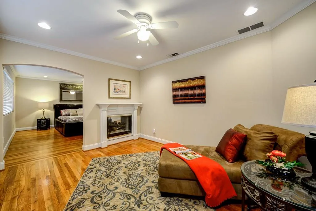 Spacious sitting area in master
