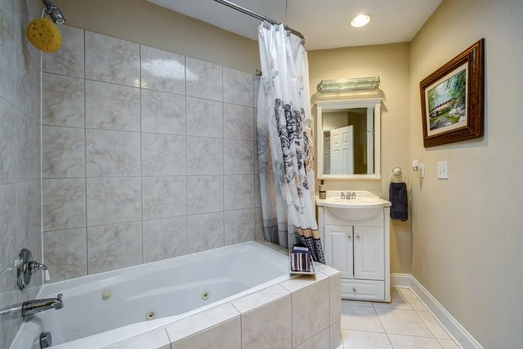 Guest bath on main