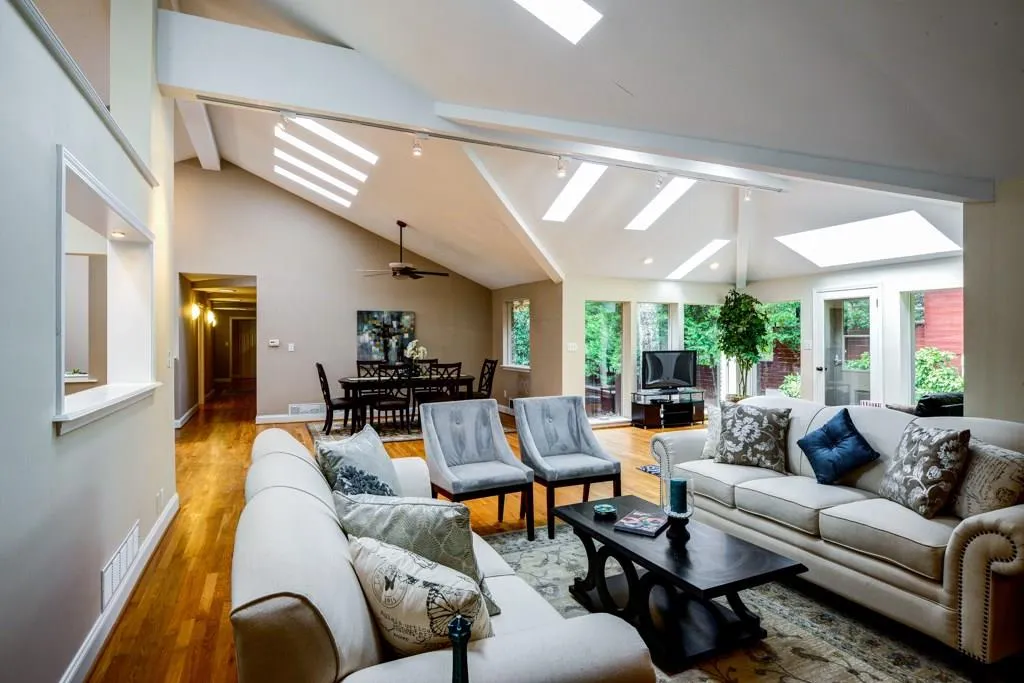 Family room to dining area