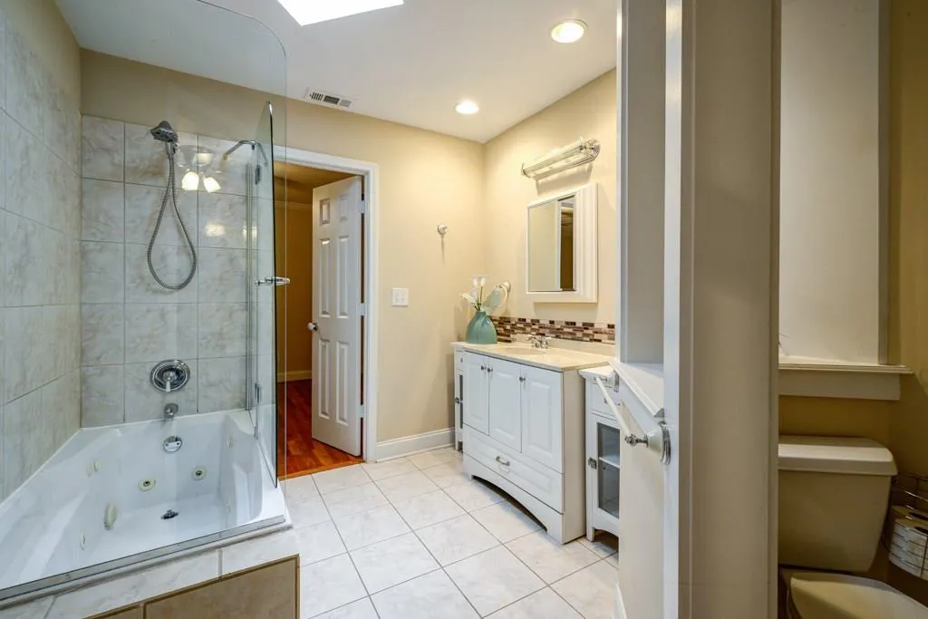 Second full bath on main