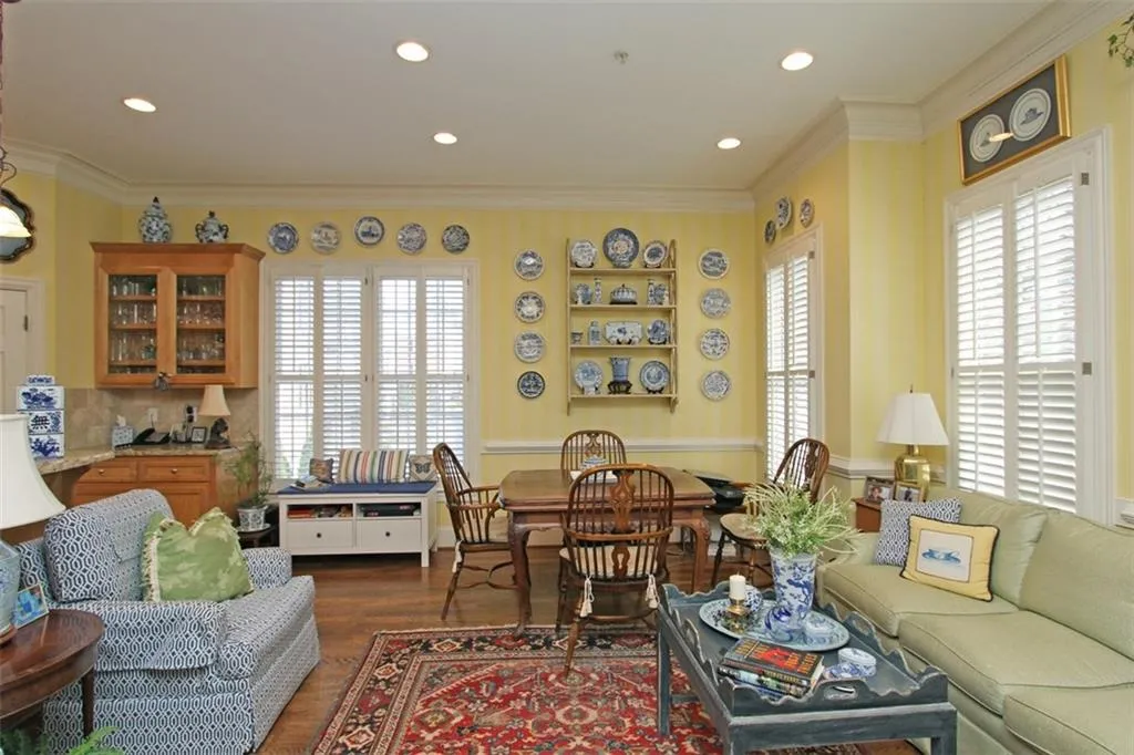 5492 Glenridge Drive Unit 500, Atlanta, Georgia 30342, 3 Bedrooms Bedrooms, ,4 BathroomsBathrooms,Residential,Sold,5492 Glenridge Drive Unit 500,5645655