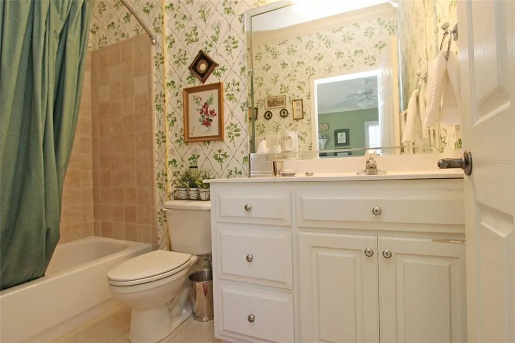 5492 Glenridge Drive Unit 500, Atlanta, Georgia 30342, 3 Bedrooms Bedrooms, ,4 BathroomsBathrooms,Residential,Sold,5492 Glenridge Drive Unit 500,5645655