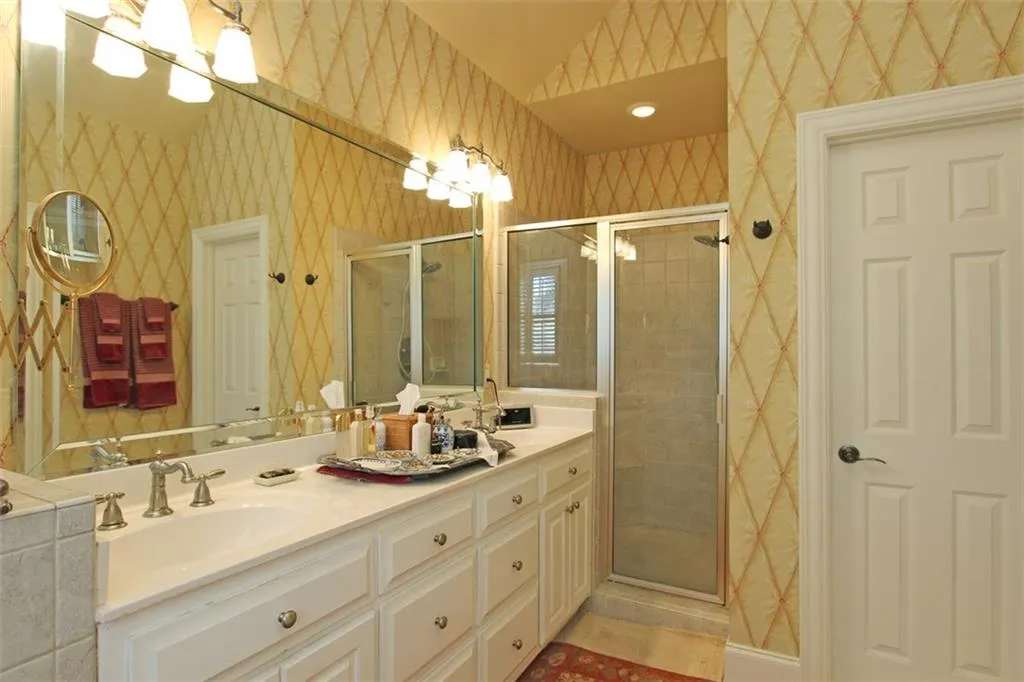 5492 Glenridge Drive Unit 500, Atlanta, Georgia 30342, 3 Bedrooms Bedrooms, ,4 BathroomsBathrooms,Residential,Sold,5492 Glenridge Drive Unit 500,5645655