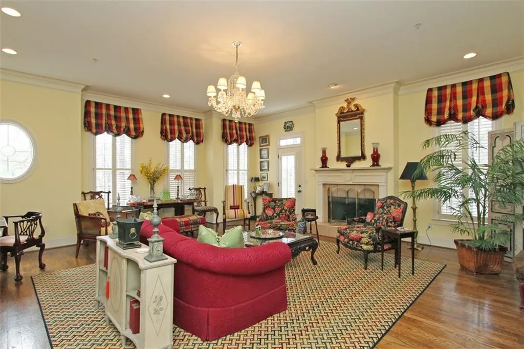 5492 Glenridge Drive Unit 500, Atlanta, Georgia 30342, 3 Bedrooms Bedrooms, ,4 BathroomsBathrooms,Residential,Sold,5492 Glenridge Drive Unit 500,5645655