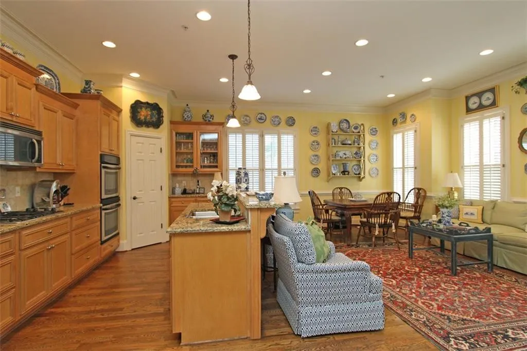 5492 Glenridge Drive Unit 500, Atlanta, Georgia 30342, 3 Bedrooms Bedrooms, ,4 BathroomsBathrooms,Residential,Sold,5492 Glenridge Drive Unit 500,5645655